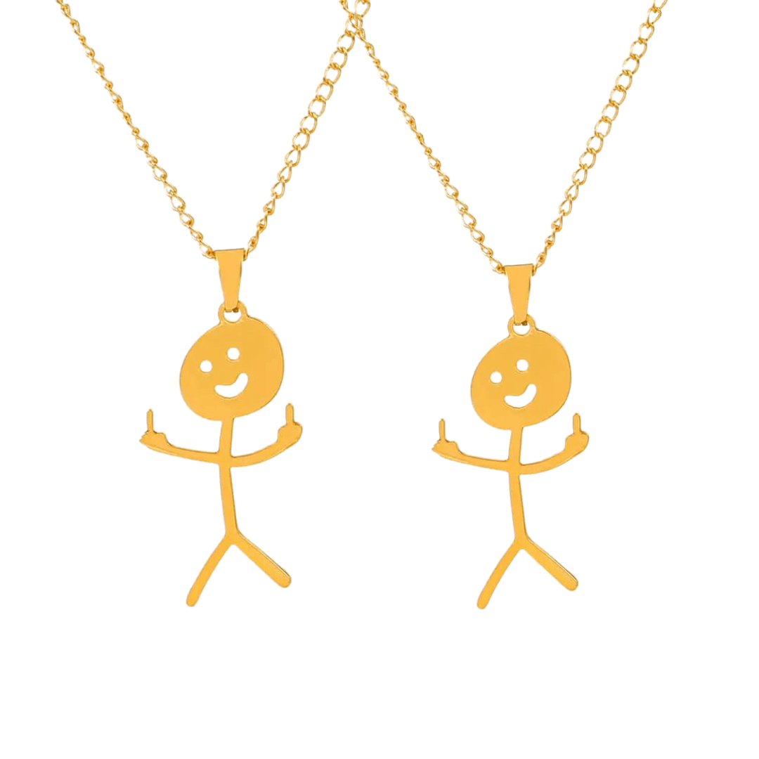 två guldfärgade sträckgubbar med guld kedja och vit färg bakgrund | hänget längd storlek 5,5 cm